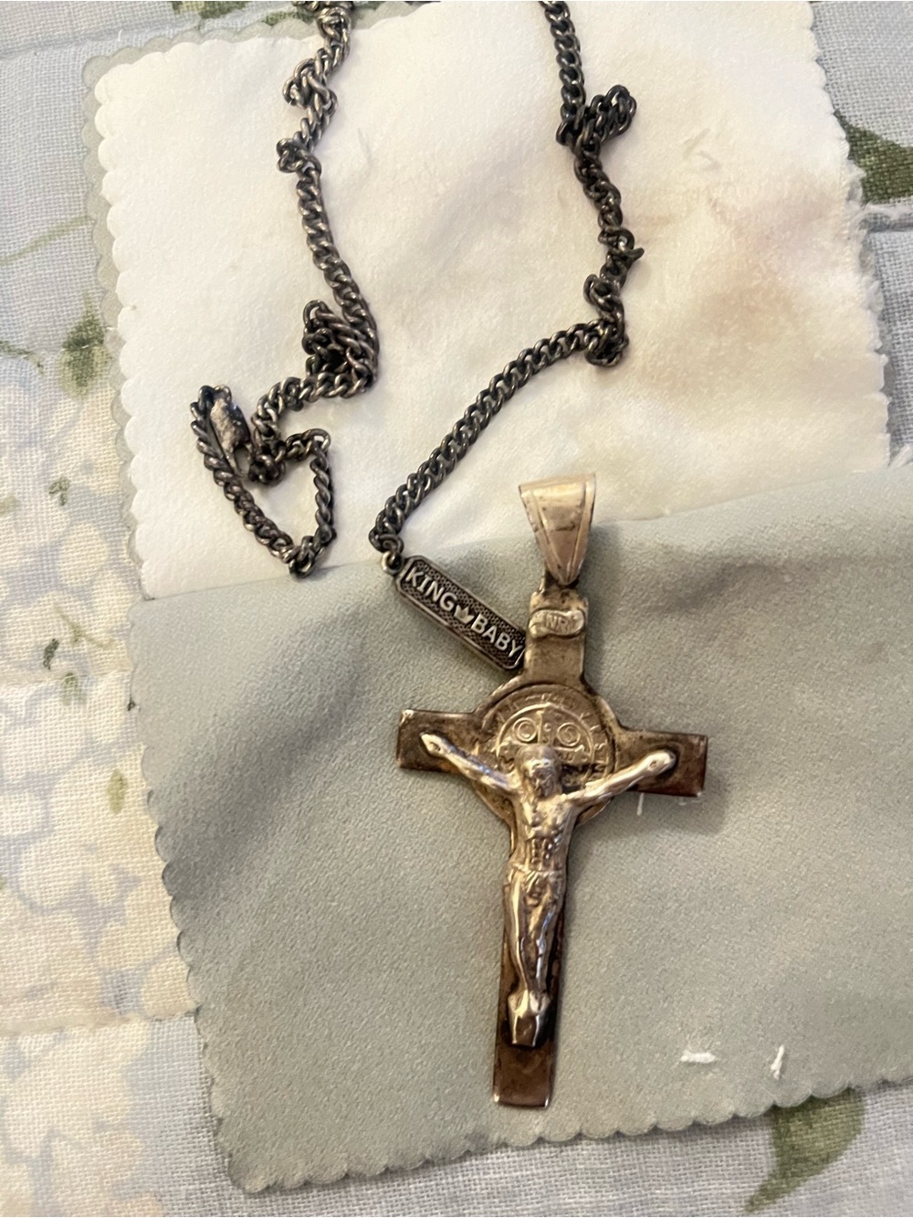 King Baby solid .925 18 inch necklace with solid cross. Pouch and cleaning cloth - Picture 4 of 7